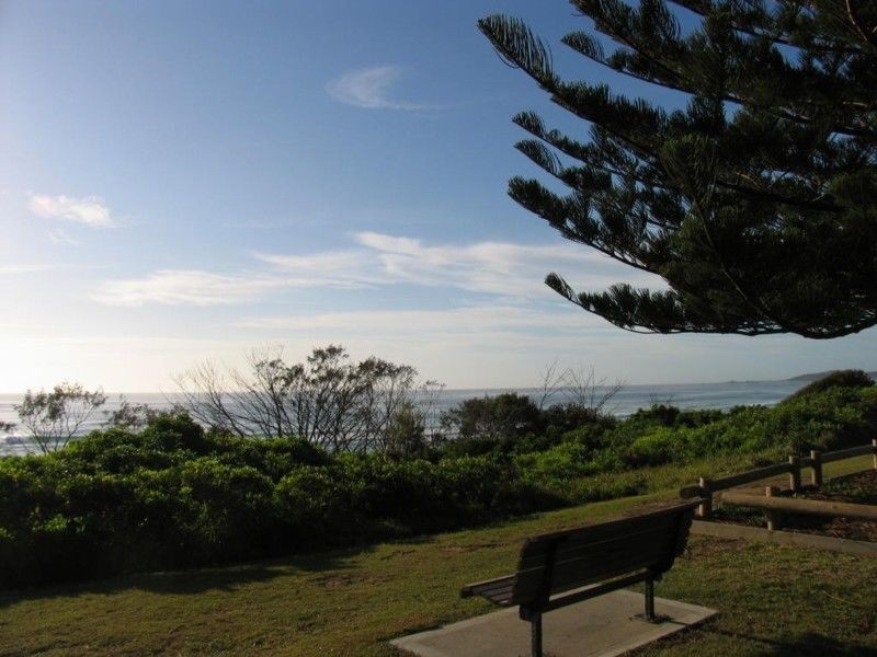 8 Pacific Parade, Yamba NSW 2464
