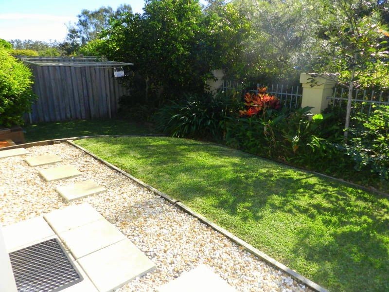 2/44 Beachside Way, Yamba NSW 2464