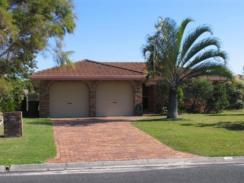 5 Hakea Ave, Yamba NSW 2464