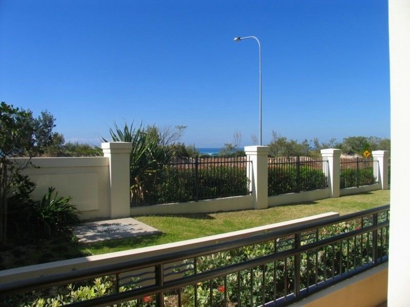 Unit 25 Pacific Parade, Yamba NSW 2464