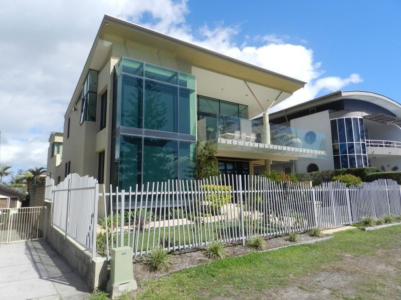 8 Pacific Parade, Yamba NSW 2464