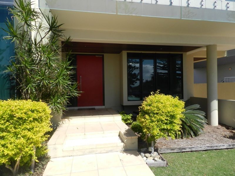 8 Pacific Parade, Yamba NSW 2464