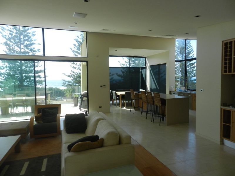 8 Pacific Parade, Yamba NSW 2464