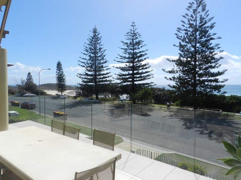 8 Pacific Parade, Yamba NSW 2464