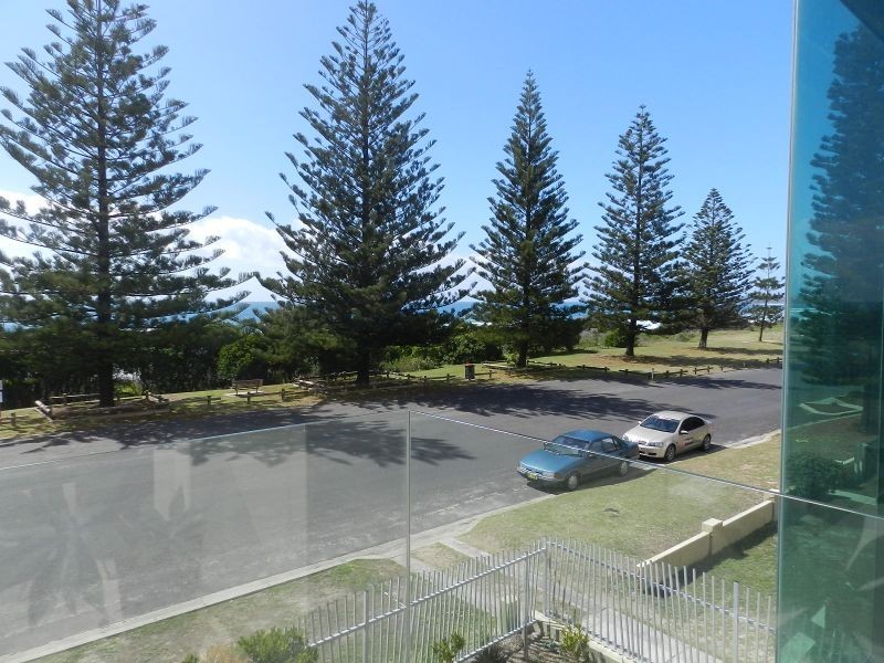 8 Pacific Parade, Yamba NSW 2464