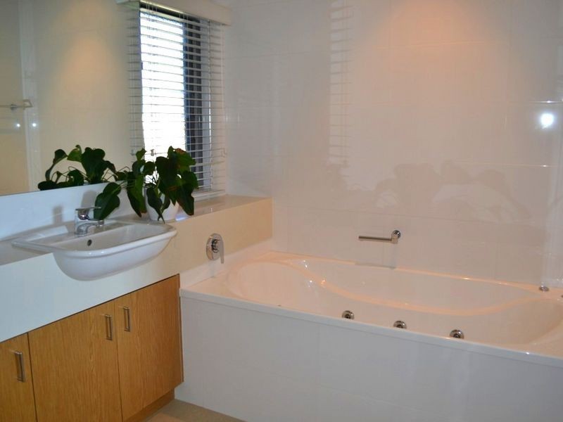 2/8 Bent Street, Yamba NSW 2464