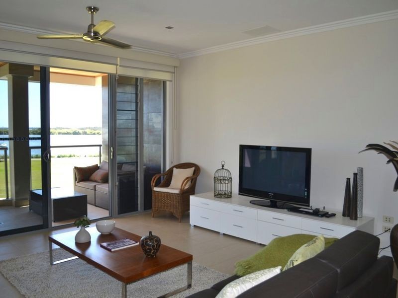 2/8 Bent Street, Yamba NSW 2464