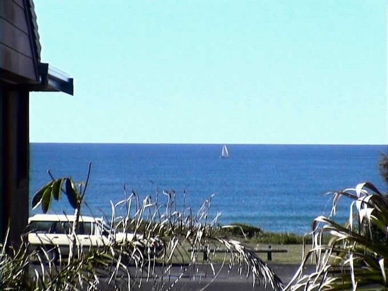 Unit 5/8 Beachside WY, Yamba NSW 2464