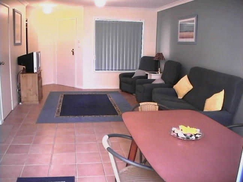 Unit 5/8 Beachside WY, Yamba NSW 2464