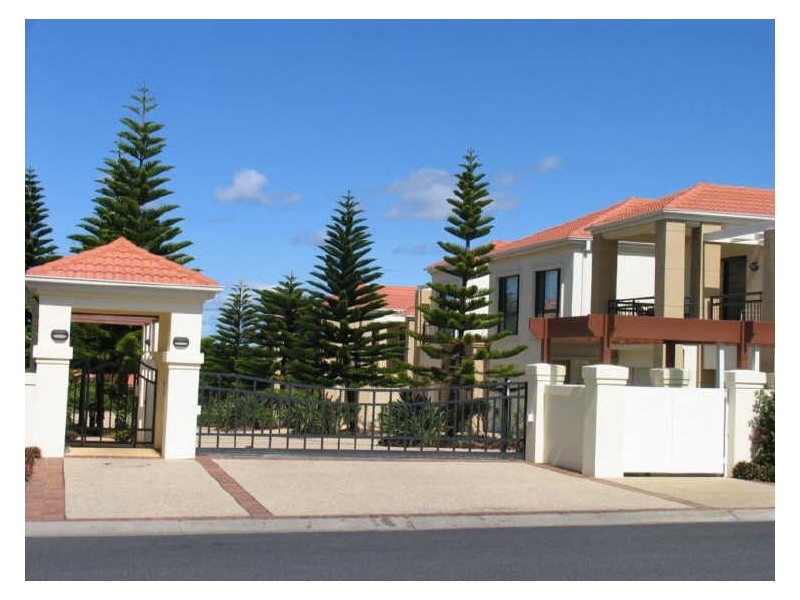 Unit 51 Pacific Parade, Yamba NSW 2464