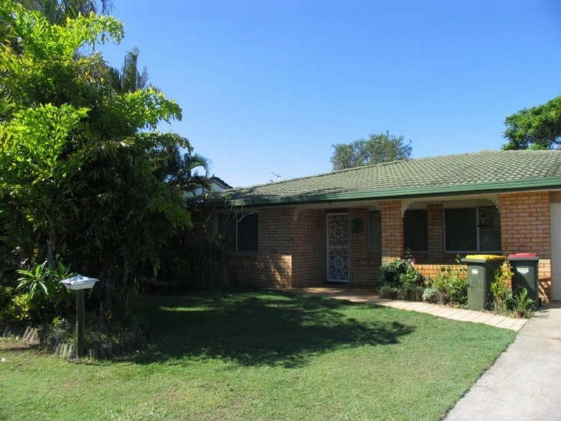 2 Roseland Ave, Yamba NSW 2464