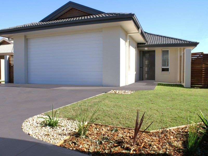 Somerset Place, Yamba NSW 2464
