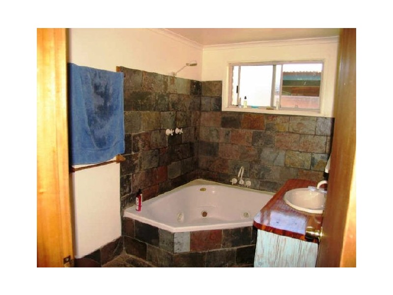 17 Young Street, Wooloweyah NSW 2464