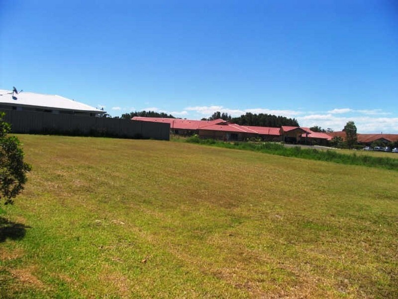 2 William Avenue, Yamba NSW 2464