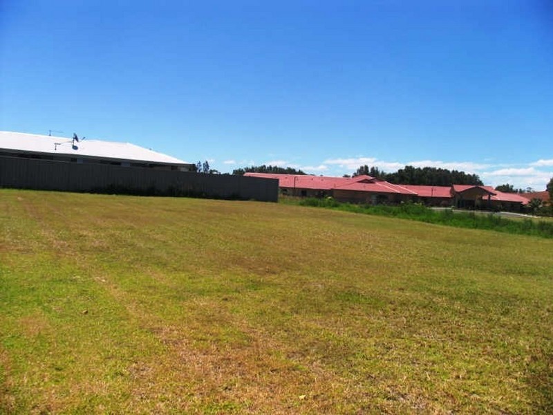 2 William Avenue, Yamba NSW 2464