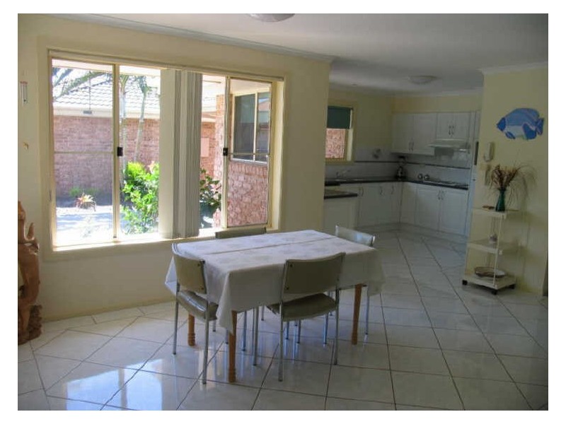 2/5 Edgewater Close, Yamba NSW 2464