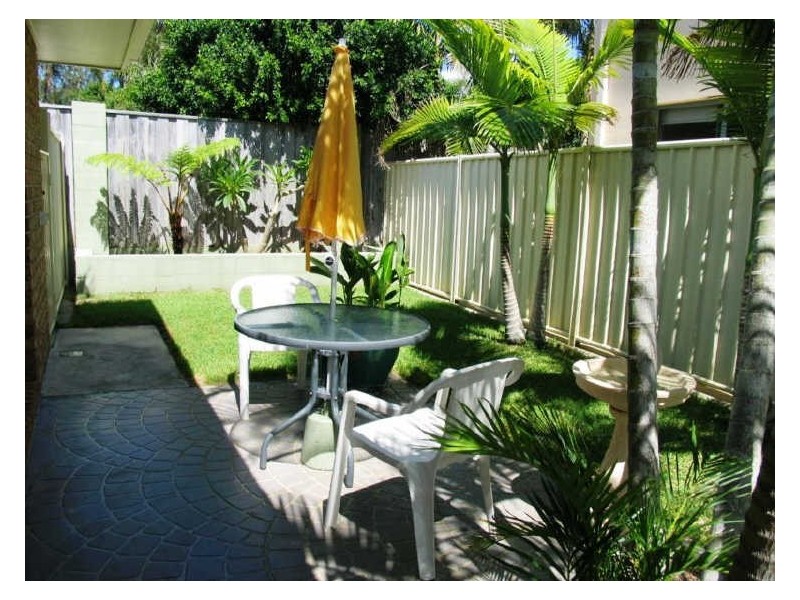 2/5 Edgewater Close, Yamba NSW 2464