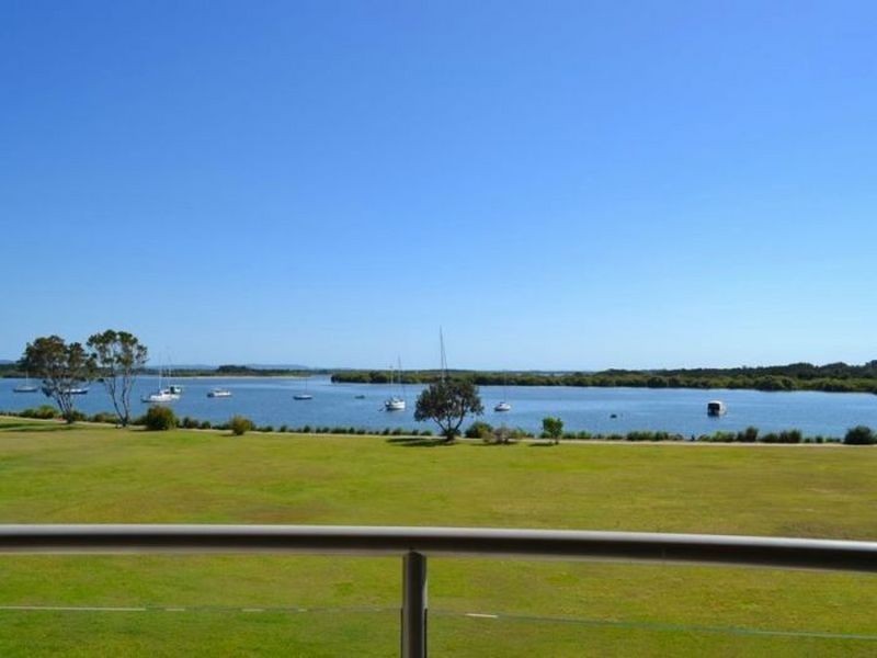 Watermark 2/8 Bent Street, Yamba NSW 2464