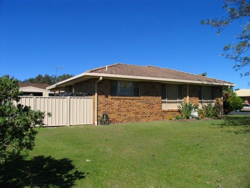 2 Casuarina Close, Yamba NSW 2464