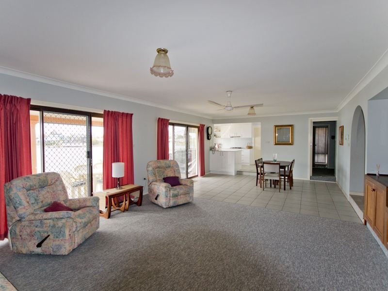 18 Acacia Circuit, Yamba NSW 2464