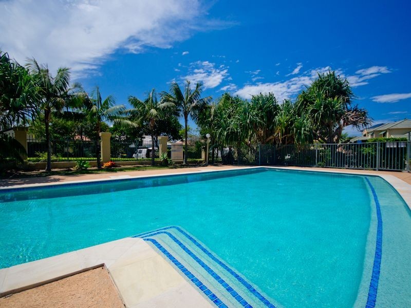 Catalina 2/8 Beachside Way, Yamba NSW 2464