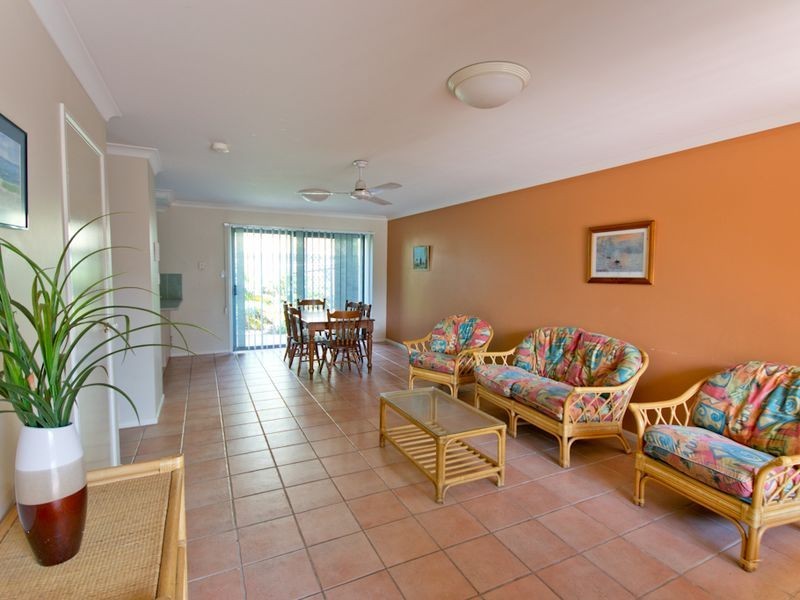 Catalina 2/8 Beachside Way, Yamba NSW 2464