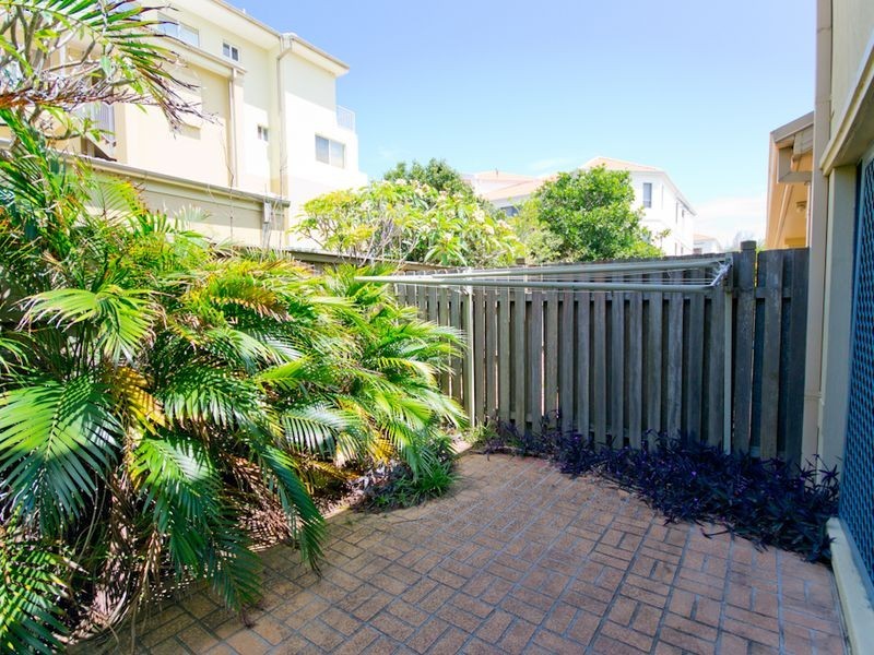 Catalina 2/8 Beachside Way, Yamba NSW 2464