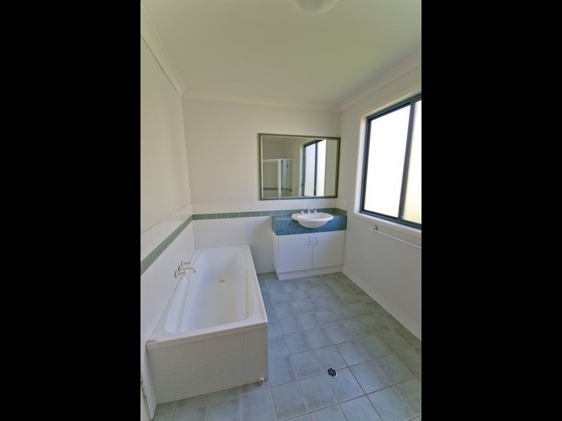 Catalina 2/8 Beachside Way, Yamba NSW 2464