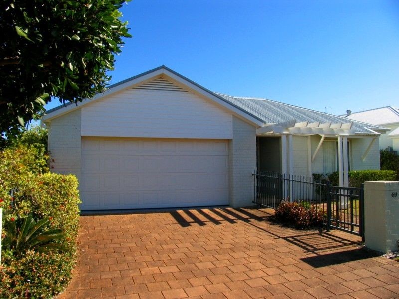 69 The Drive, Yamba NSW 2464