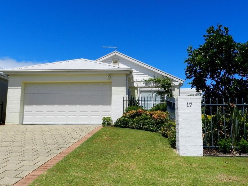 17 The Parkway, Yamba NSW 2464