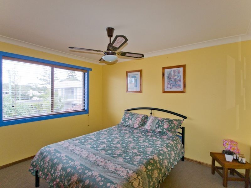 6 Bent Street, Yamba NSW 2464