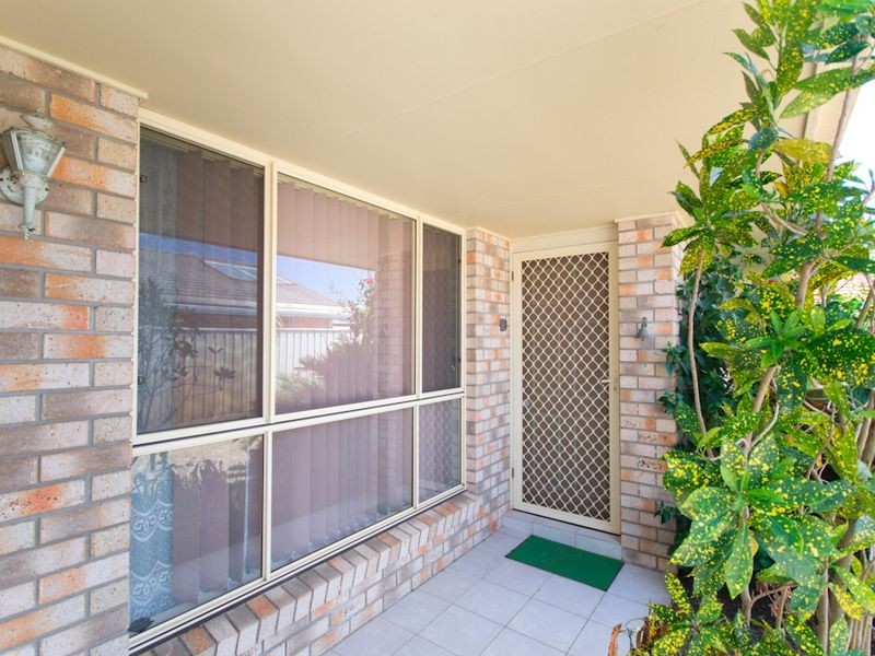 2/16 Parkview Crescent, Yamba NSW 2464