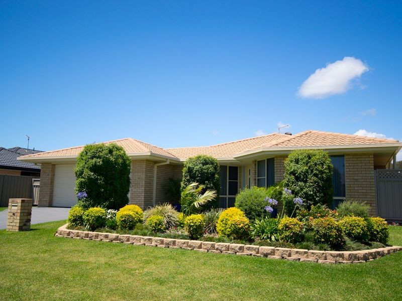 17 Harold Tory Drive, Yamba NSW 2464