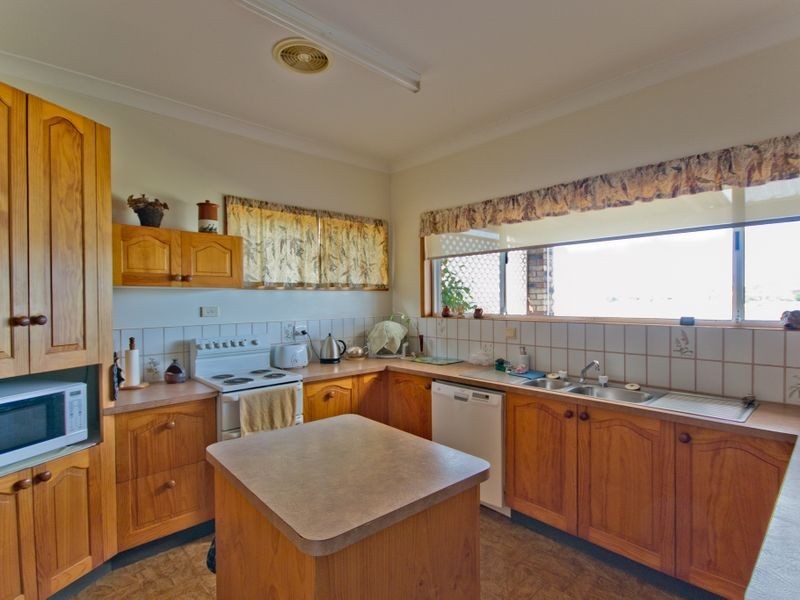 16 Acacia Circuit, Yamba NSW 2464