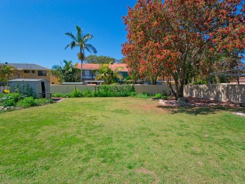 2 The Peninsula, Yamba NSW 2464