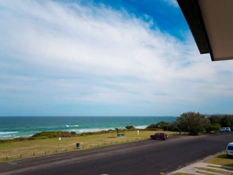 Edgewater 1/12 Pacific Parade, Yamba NSW 2464