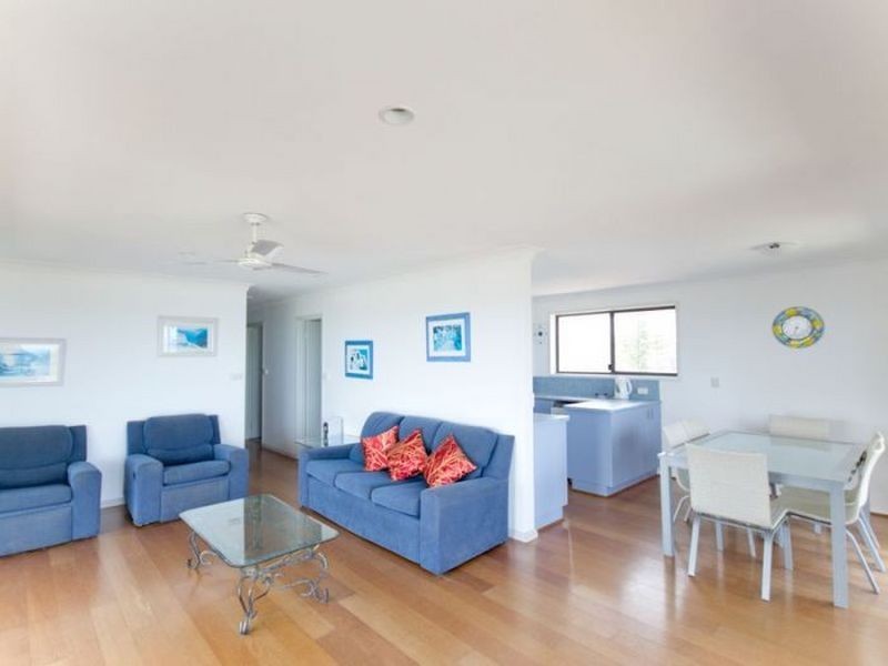 Edgewater 1/12 Pacific Parade, Yamba NSW 2464