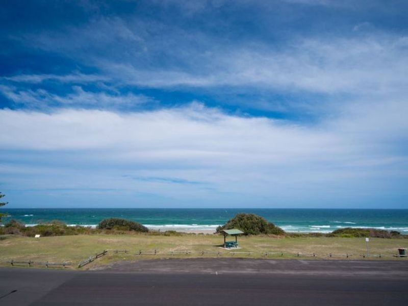 Edgewater 1/12 Pacific Parade, Yamba NSW 2464