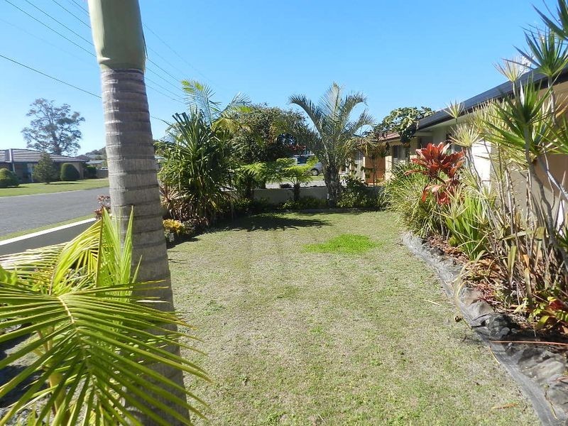 6 Coonawarra Court, Yamba NSW 2464