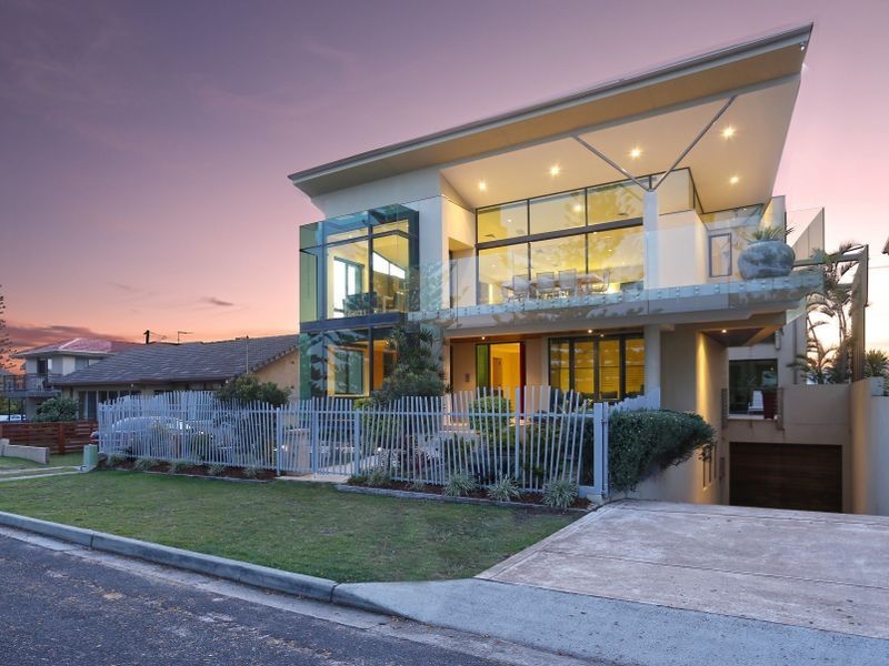 8 Pacific Parade, Yamba NSW 2464