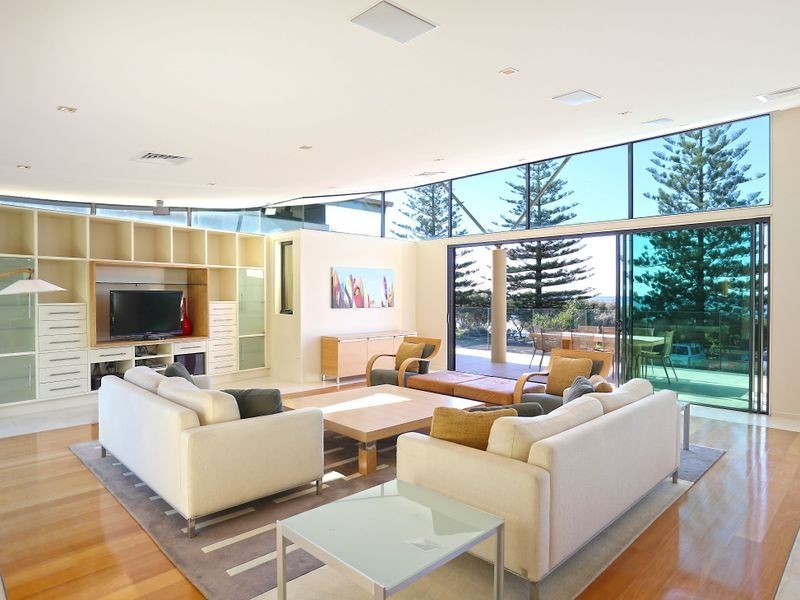 8 Pacific Parade, Yamba NSW 2464