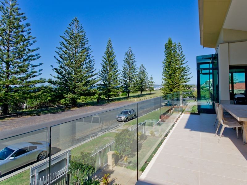 8 Pacific Parade, Yamba NSW 2464
