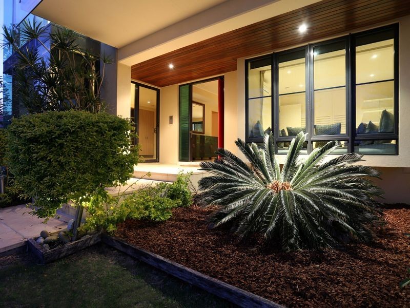 8 Pacific Parade, Yamba NSW 2464