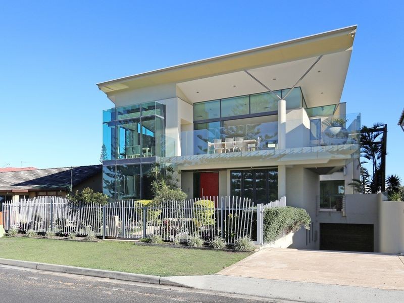 8 Pacific Parade, Yamba NSW 2464