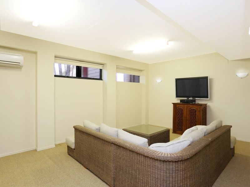8 Pacific Parade, Yamba NSW 2464