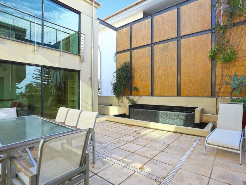 8 Pacific Parade, Yamba NSW 2464
