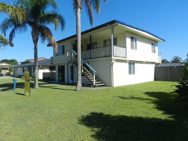 13 TELOPEA AVENUE, Yamba NSW 2464