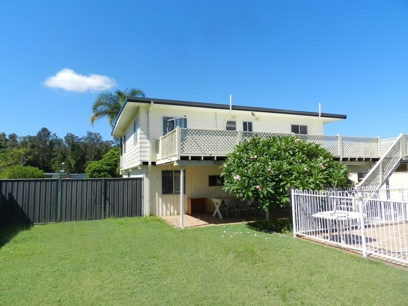 13 TELOPEA AVENUE, Yamba NSW 2464