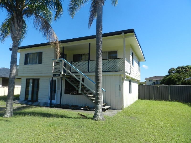 13 TELOPEA AVENUE, Yamba NSW 2464