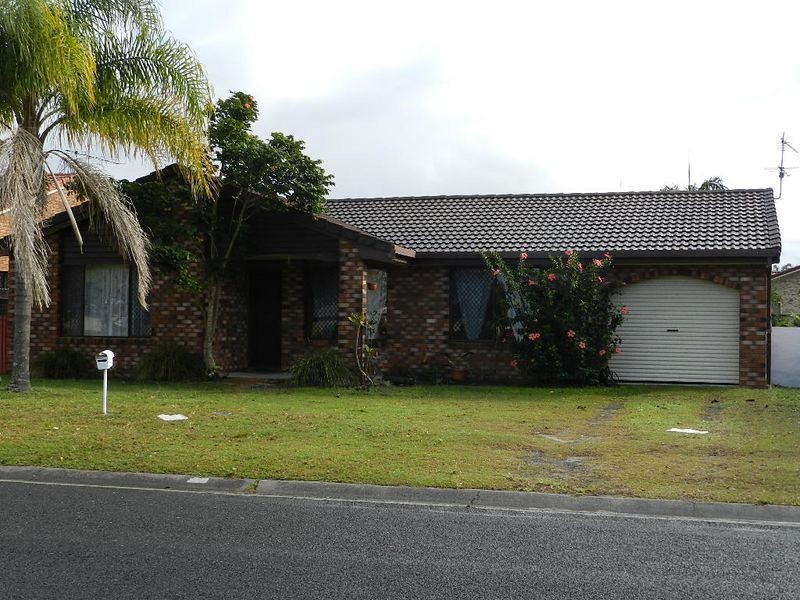 15 Hakea Ave, Yamba NSW 2464